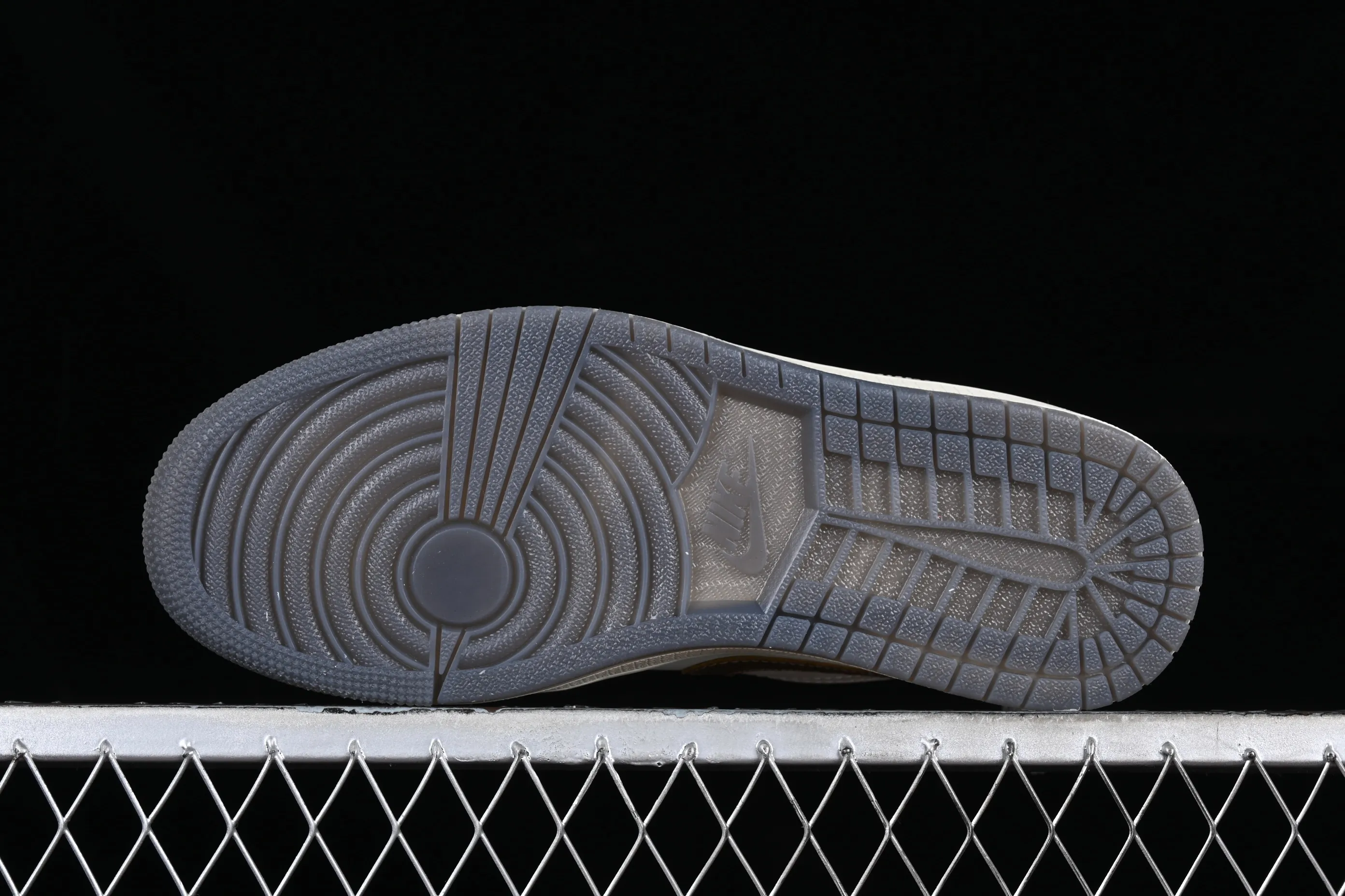 All categories Air Jordan Jordan series basketball shoes Air Jordan 1 Low Z version Jordan 1 Low "Year of the Dragon" AJ1 Joe 1 Year of the Dragon limited cultural and leisure sneakers FJ5735-100